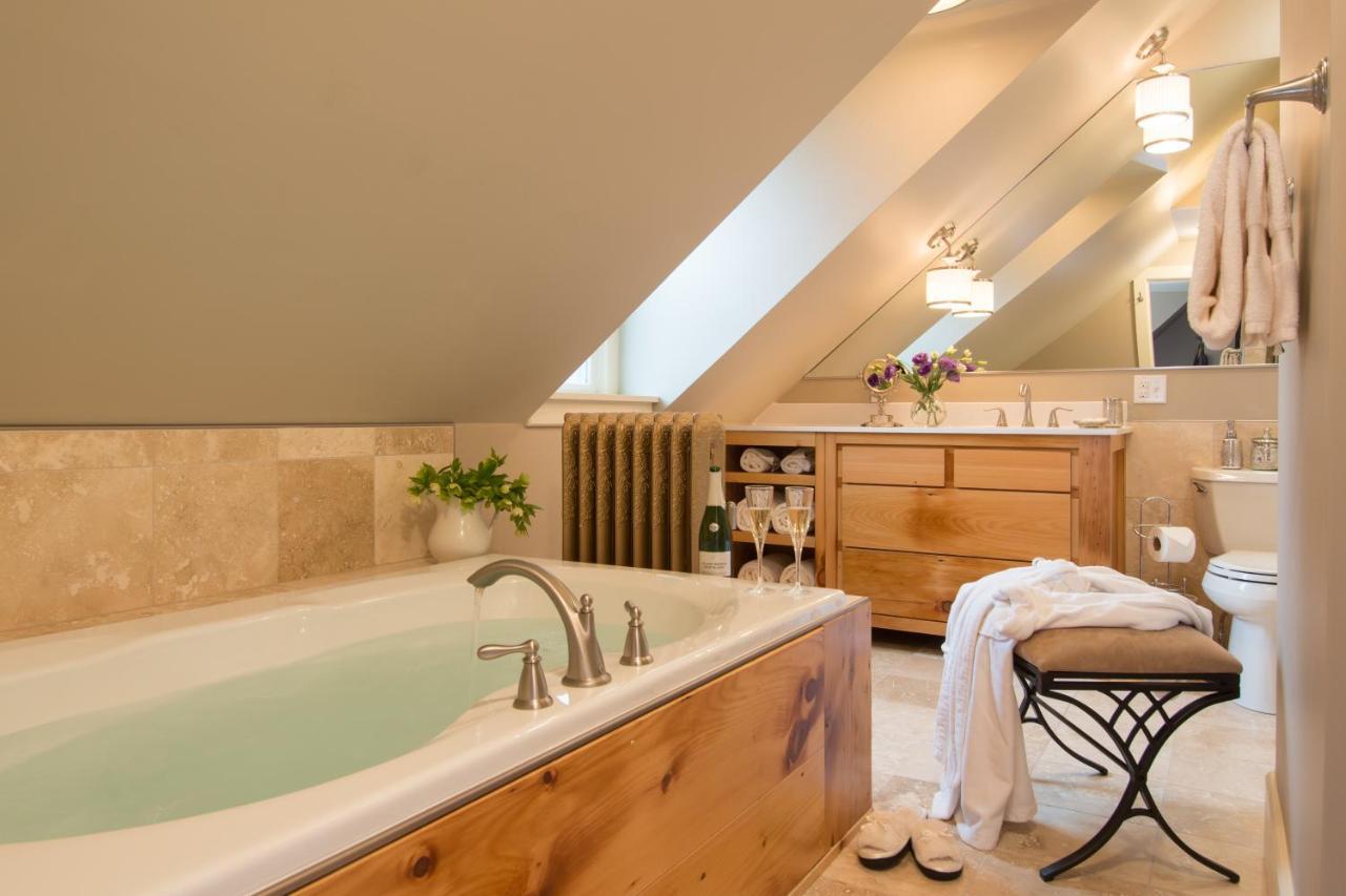 Gothic Eves Inn And Spa Bed And Breakfast Trumansburg Ngoại thất bức ảnh