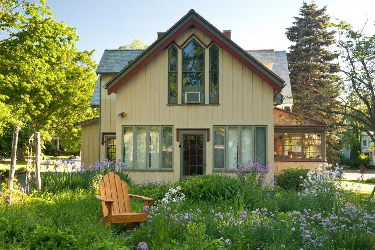 Gothic Eves Inn And Spa Bed And Breakfast Trumansburg Ngoại thất bức ảnh