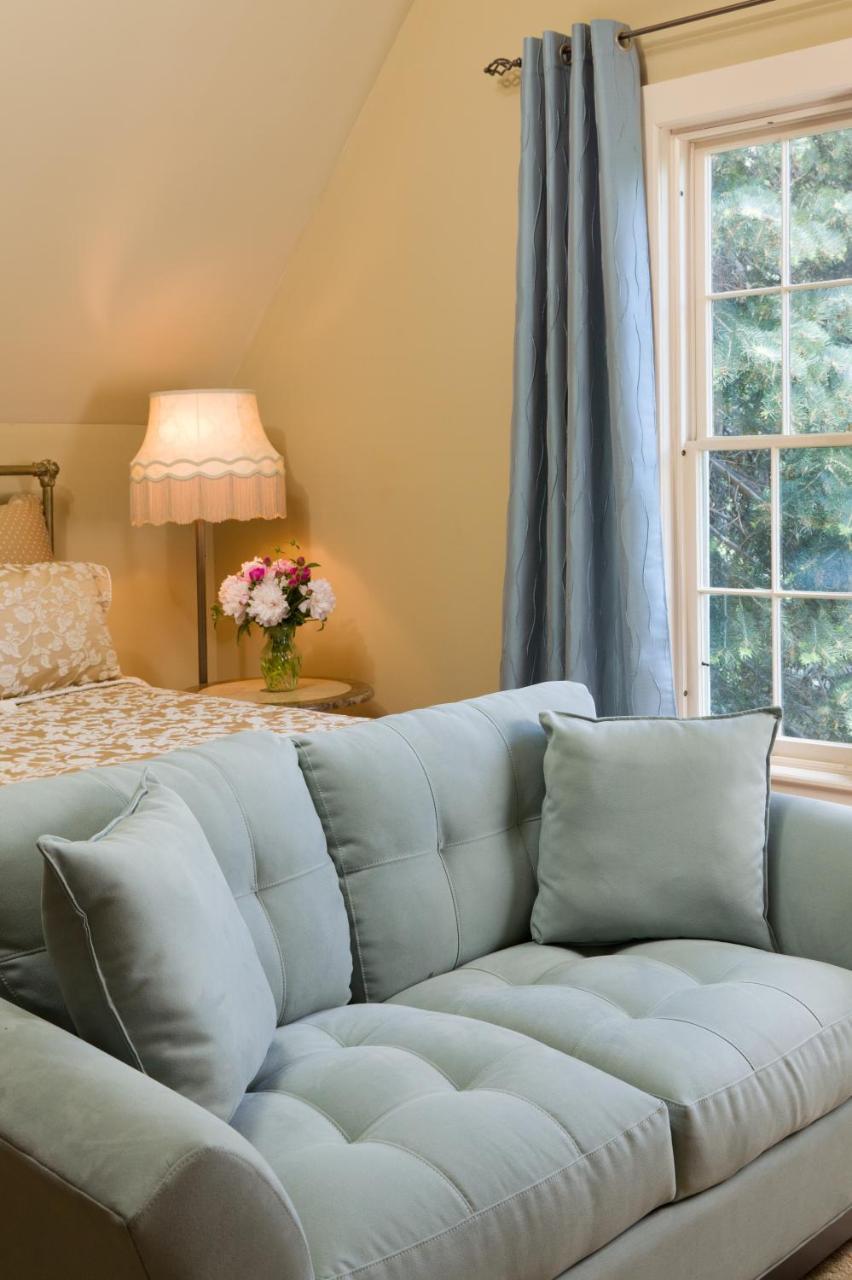 Gothic Eves Inn And Spa Bed And Breakfast Trumansburg Ngoại thất bức ảnh