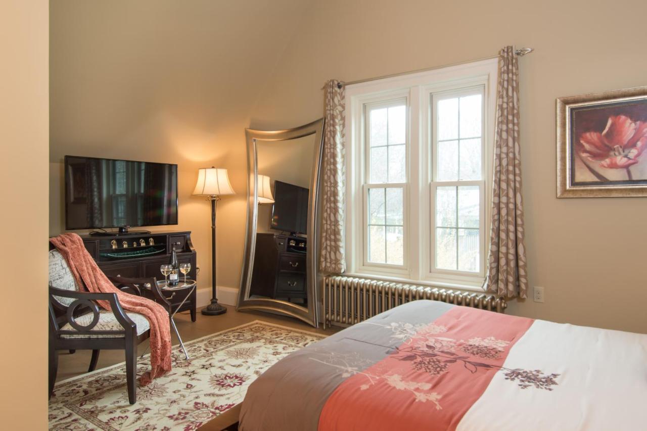 Gothic Eves Inn And Spa Bed And Breakfast Trumansburg Ngoại thất bức ảnh